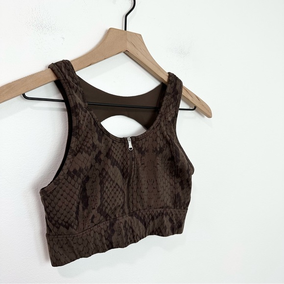 Varley | Fay Sports Bra In Burnt Snake Print size Small - Picture 3 of 6